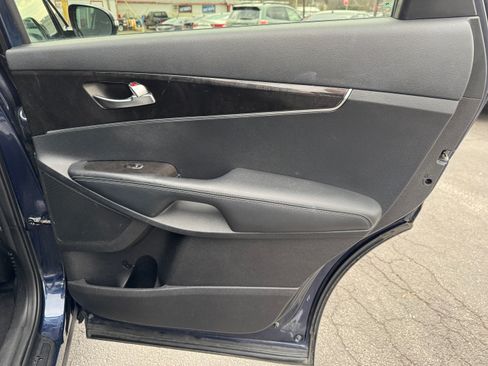 Used 2016 Kia Sorento LX image 14