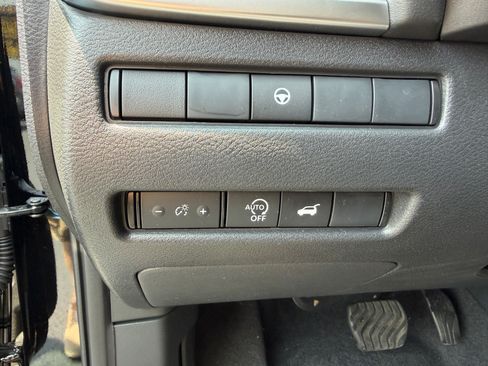 Used 2026 Nissan Rogue AWD SV image 6