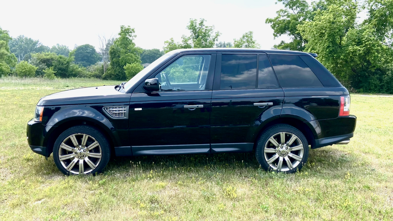 Used 2010 Land Rover Range Rover Sport Supercharged AWD/4WD image 3