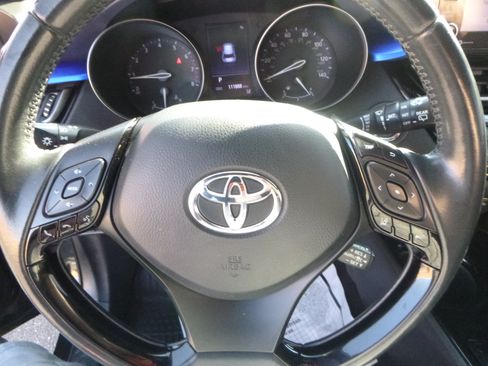 Used 2021 Toyota C-HR XLE image 20