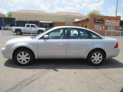 Used 2005 Ford Five Hundred SE AWD image 2