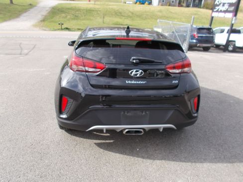 Used 2020 Hyundai Veloster image 3