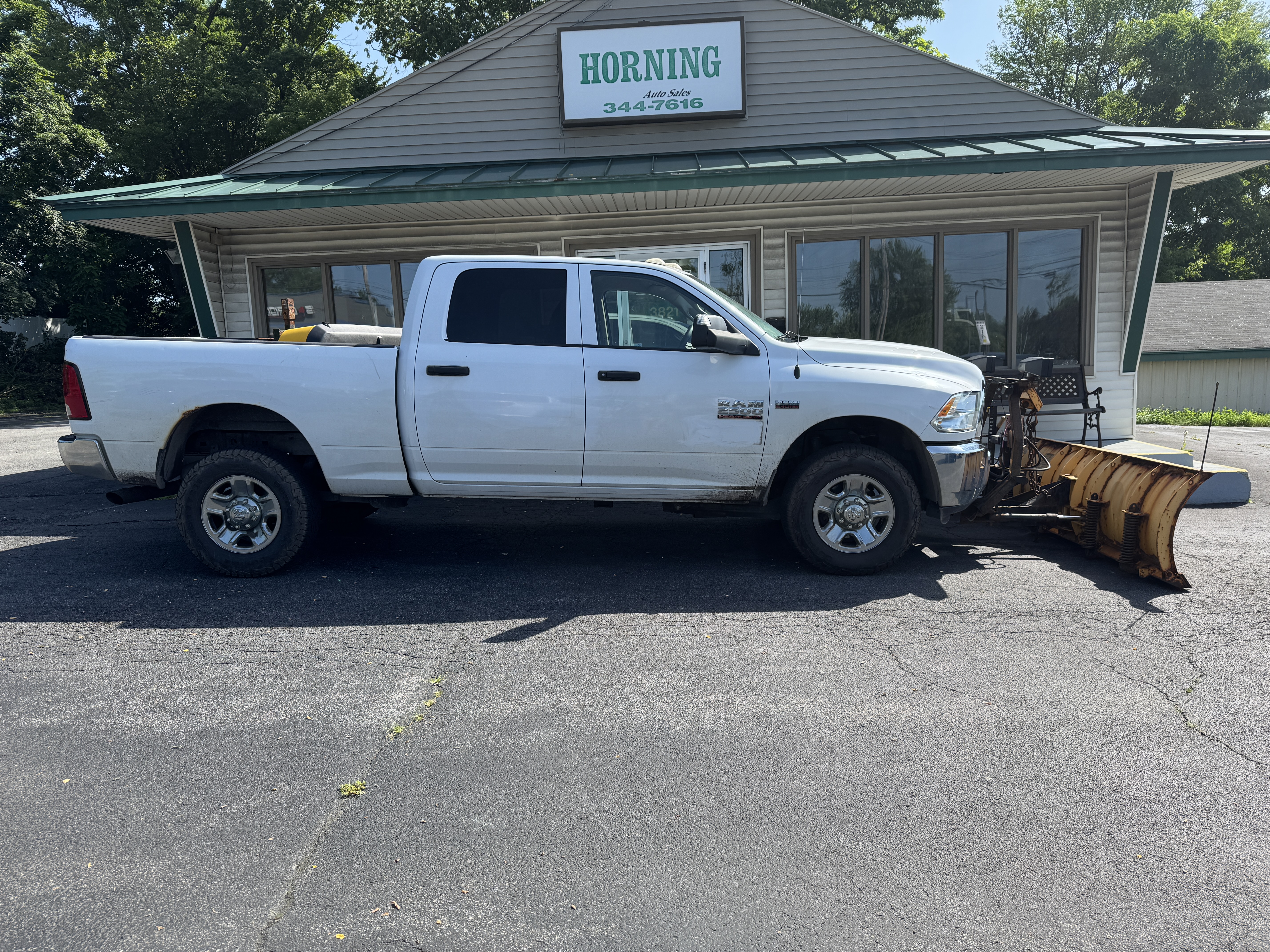 Used 2016 RAM 2500 4x4 Crew Cab Tradesman image 1