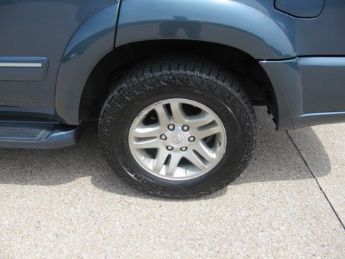 Used 2005 Toyota Sequoia 4WD Limited image 11
