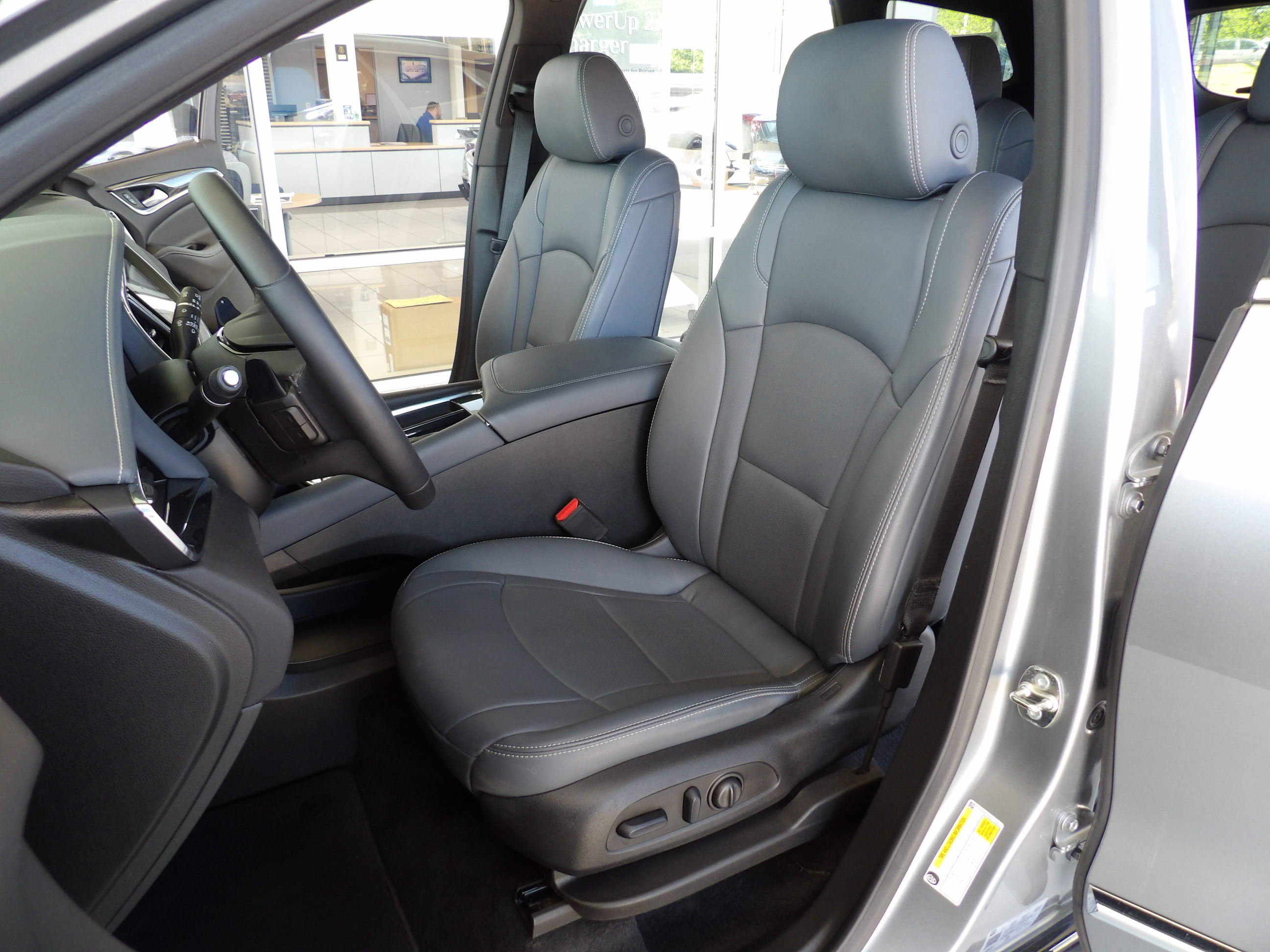 Used 2024 Buick Enclave Essence FWD image 16