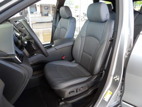 Used 2024 Buick Enclave Essence FWD image 16