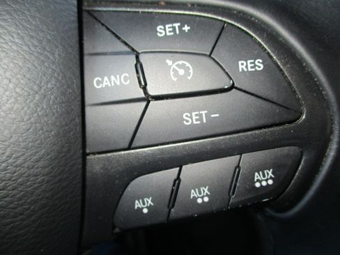 Used 2016 Dodge Charger SE image 32