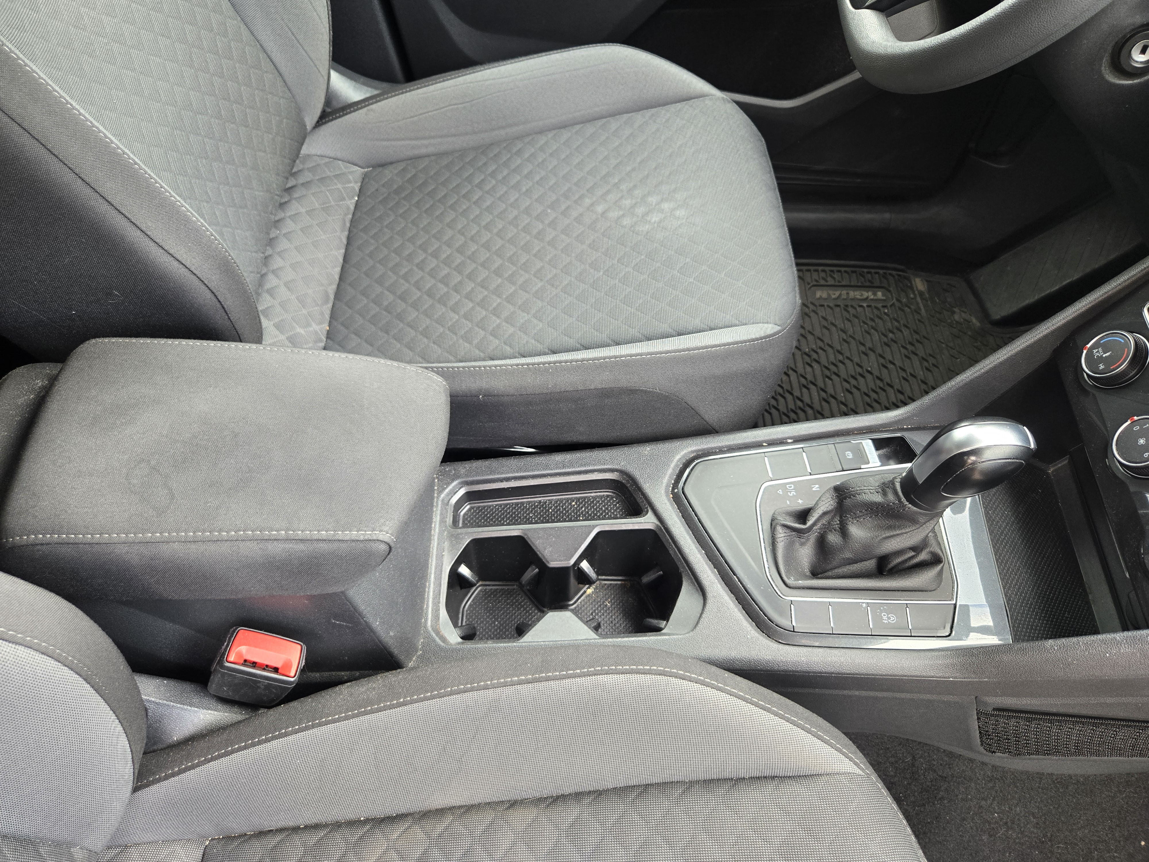 Used 2018 Volkswagen Tiguan FWD S image 13