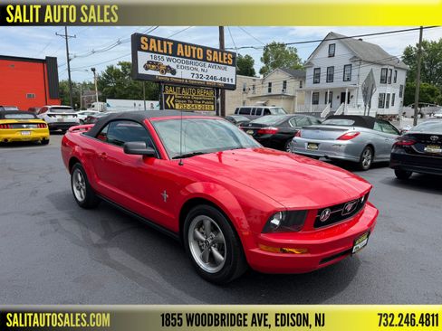 Used 2006 Ford Mustang Premium Convertible RWD image 1
