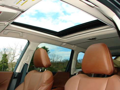 Used 2020 Subaru Forester Touring image 3