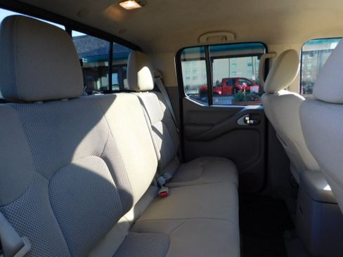 Used 2019 Nissan Frontier SV image 18