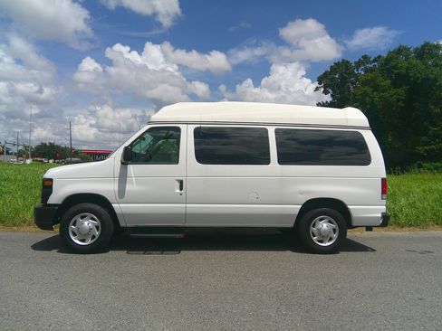 Used 2014 Ford E-150 and Econoline 150 Club Wagon image 7