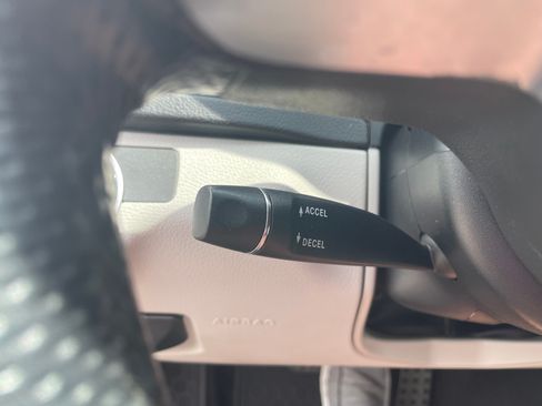 Used 2014 Mercedes-Benz C 300 Sport image 16