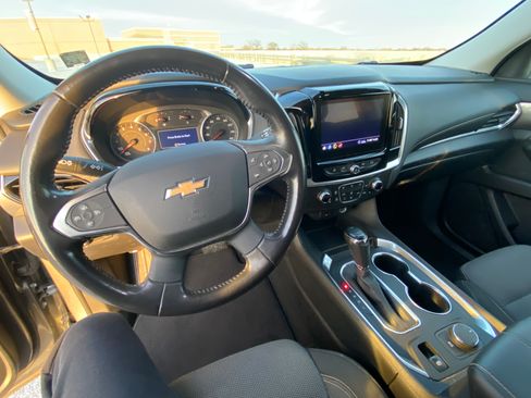 Used 2020 Chevrolet Traverse LT image 19