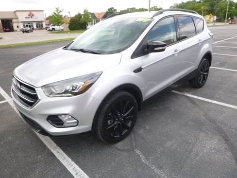 Used 2017 Ford Escape 4WD Titanium image 2