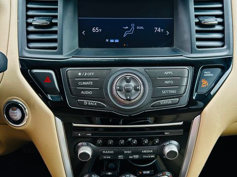 Used 2017 Nissan Pathfinder SV image 29