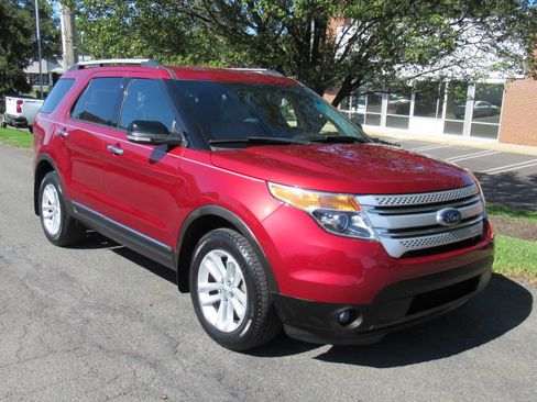 Used 2013 Ford Explorer XLT image 1
