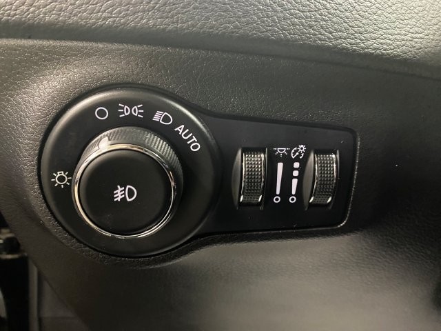Used 2018 Jeep Compass FWD Latitude image 16