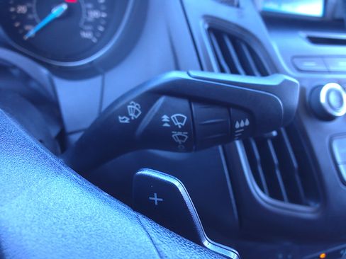 Used 2016 Ford Focus SE Sedan FWD image 32