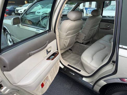 Used 1997 Lincoln Town Car Signature RWD image 13