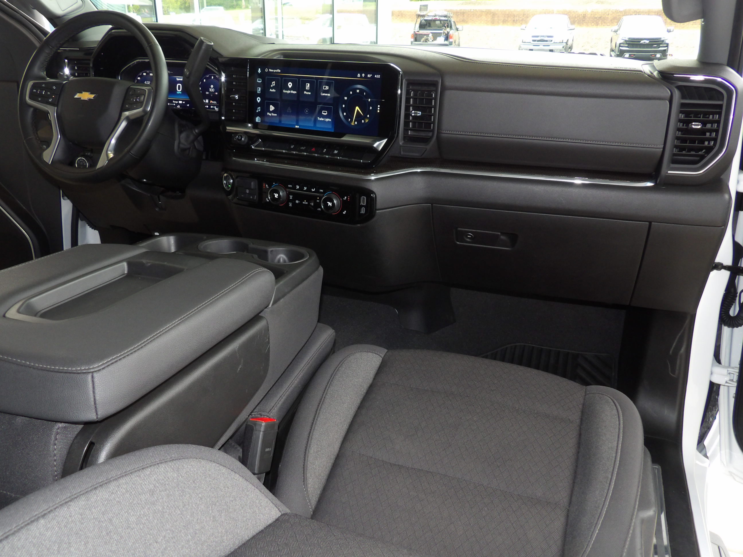 Used 2025 Chevrolet Silverado 2500 4x4 Crew Cab LT image 4