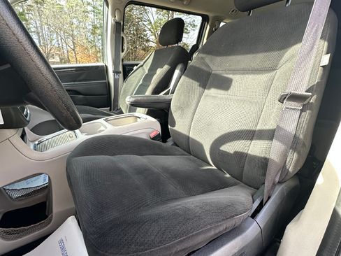 Used 2016 Dodge Grand Caravan SXT image 7