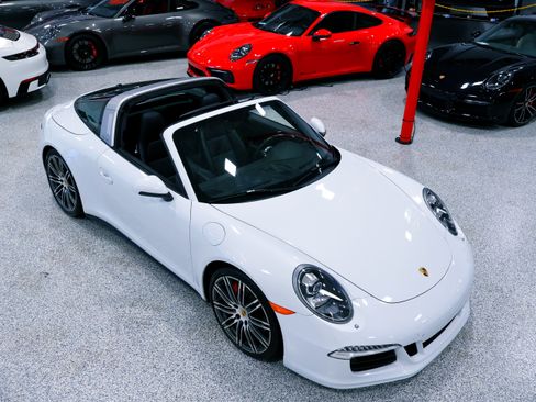 Used 2015 Porsche 911 Targa 4S image 9