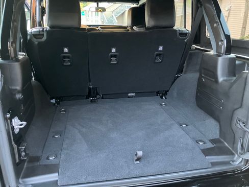 Used 2019 Jeep Wrangler Sport S image 10