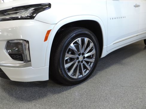 Used 2023 Chevrolet Traverse Premier image 13