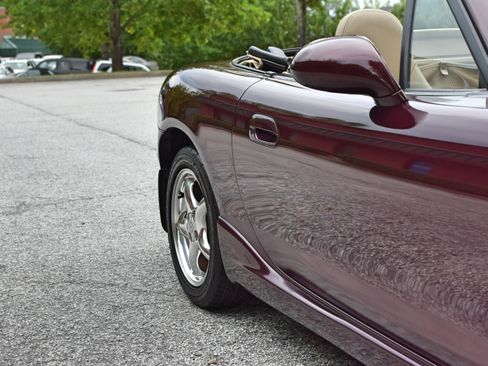 Used 2000 MAZDA MX-5 Miata Special Edition image 17