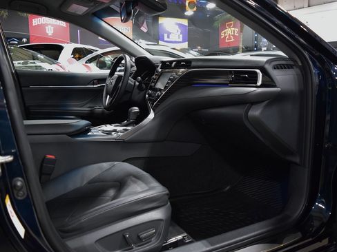 Used 2018 Toyota Camry XLE image 19