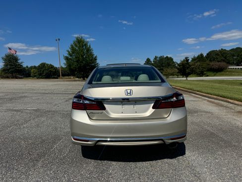Used 2016 Honda Accord EX image 7