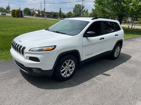 Used 2017 Jeep Cherokee Sport AWD/4WD image 3
