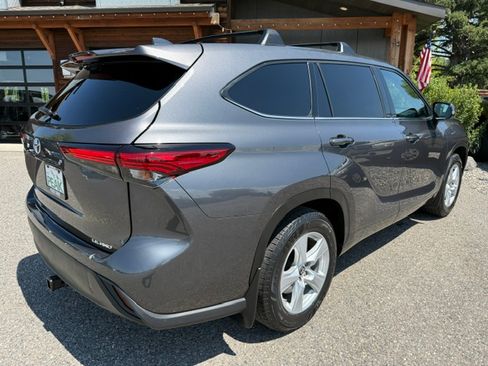 Used 2021 Toyota Highlander AWD LE V6 image 5