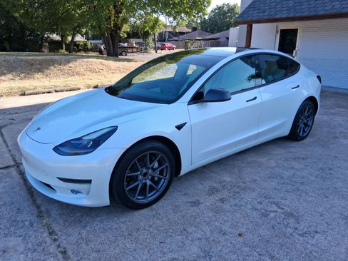 Used 2021 Tesla Model 3 Standard Range Plus RWD image 3