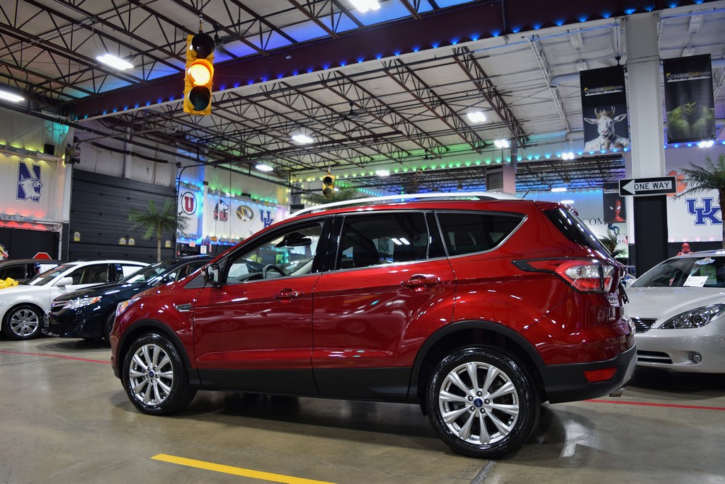 Used 2017 Ford Escape Titanium FWD image 4