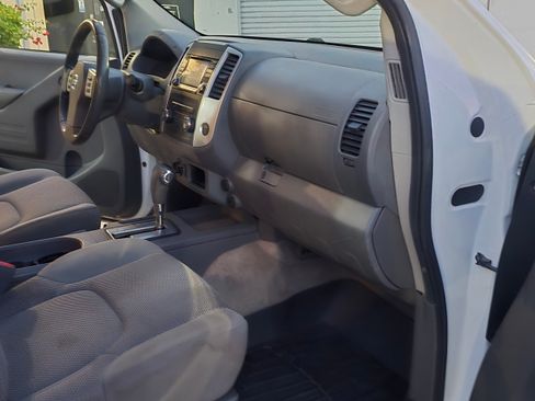 Used 2016 Nissan Frontier SV image 21