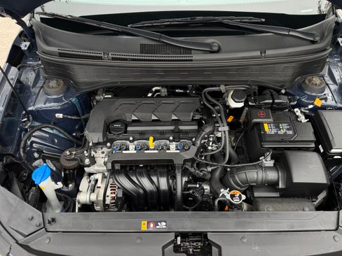 Used 2022 Hyundai Venue Limited image 17