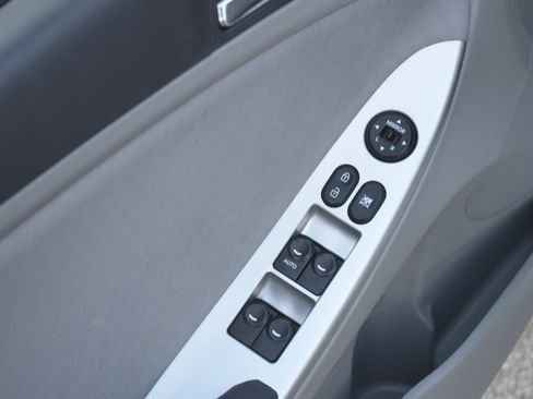 Used 2014 Hyundai Accent SE image 18