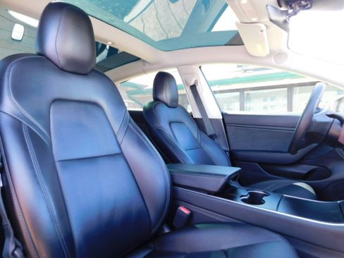 Used 2020 Tesla Model 3 Performance image 22