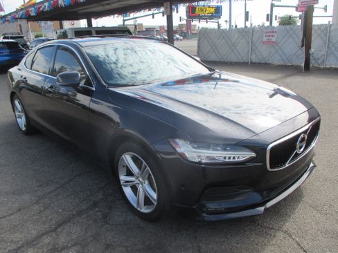 Used 2017 Volvo S90 T5 Momentum Sedan 4D FWD image 15