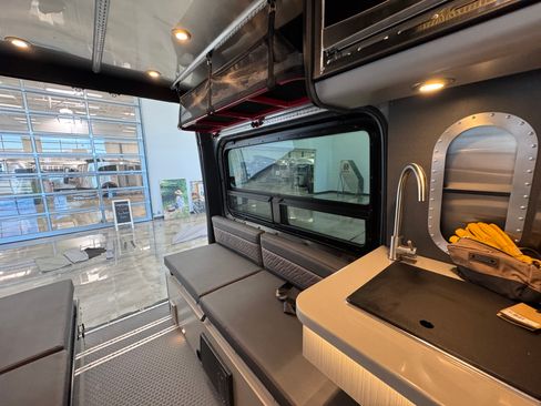 Used 2025 Mercedes-Benz Sprinter 2500 image 17