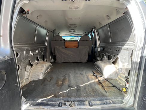 Used 2003 Ford E-350 and Econoline 350 image 17