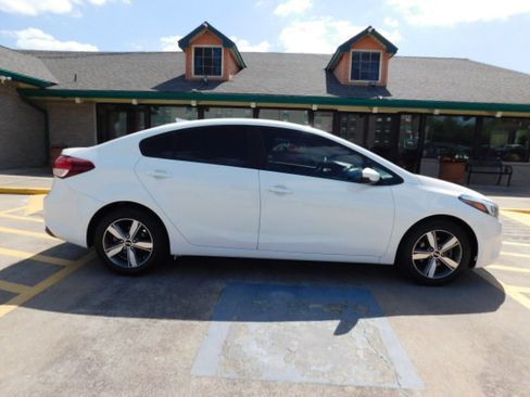 Used 2018 Kia Forte LX image 9