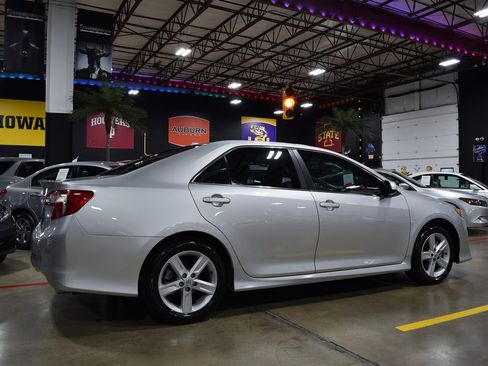 Used 2013 Toyota Camry SE image 13