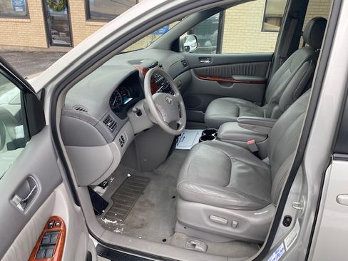 Used 2004 Toyota Sienna XLE image 15