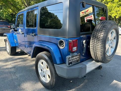 Used 2010 Jeep Wrangler 4WD Unlimited Sahara image 3