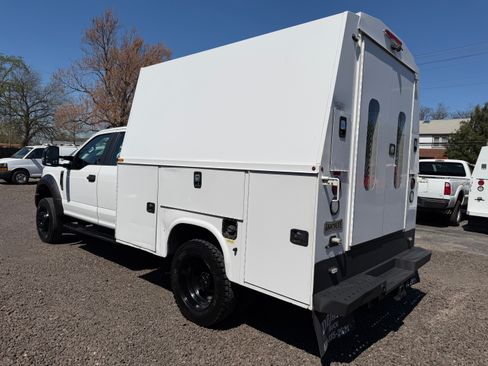 Used 2017 Ford F550 image 3