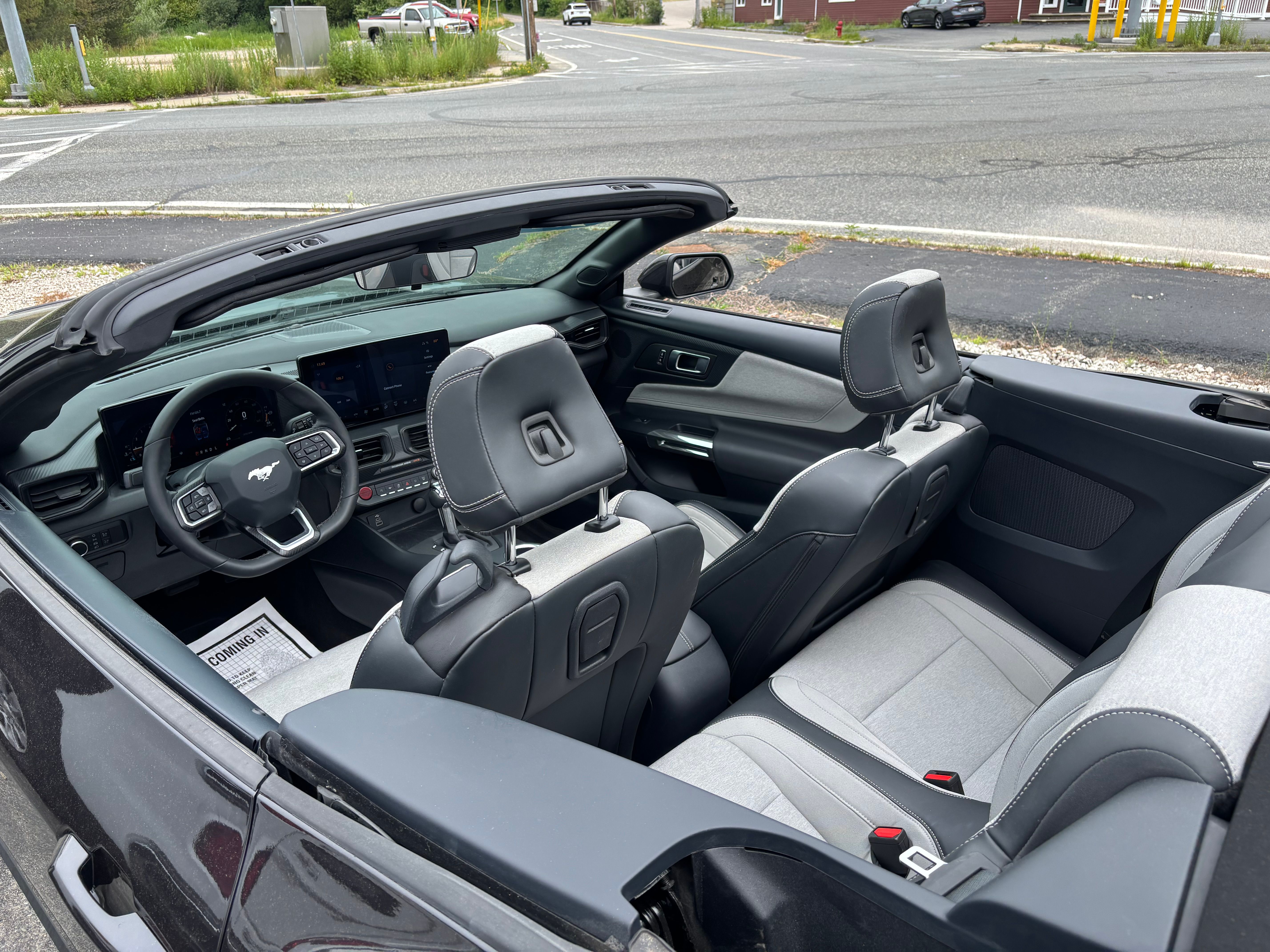 Used 2024 Ford Mustang Convertible RWD image 5