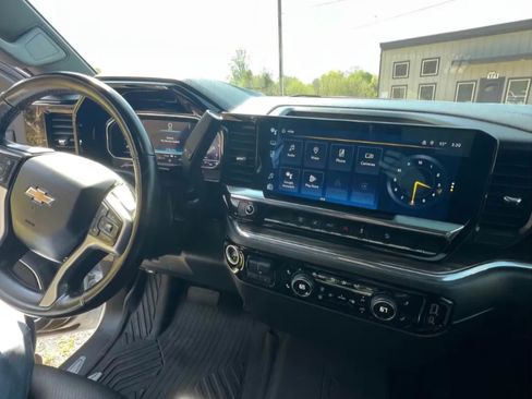 Used 2024 Chevrolet Silverado 2500 4x4 Crew Cab LT image 11